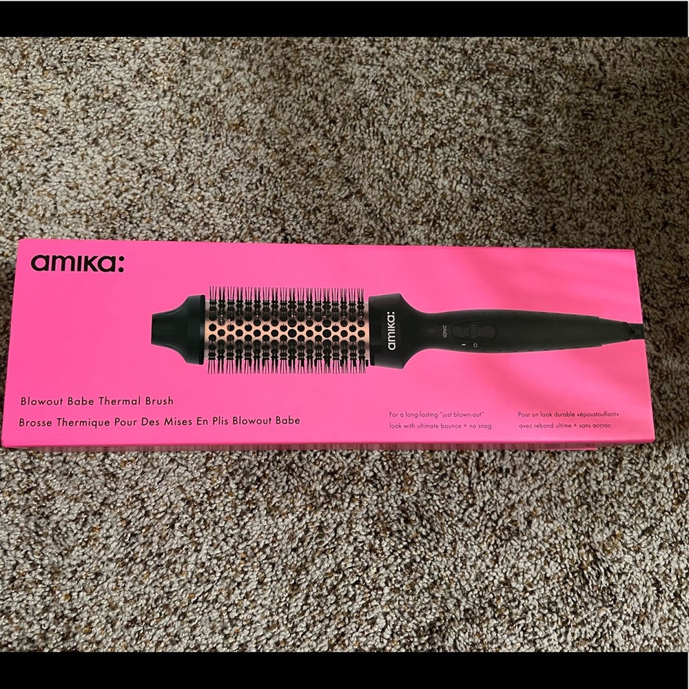 COPY - Amika Blowout Babe Thermal Hairbrush